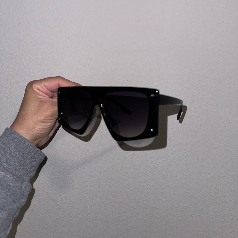 Black sunglasses 🖤